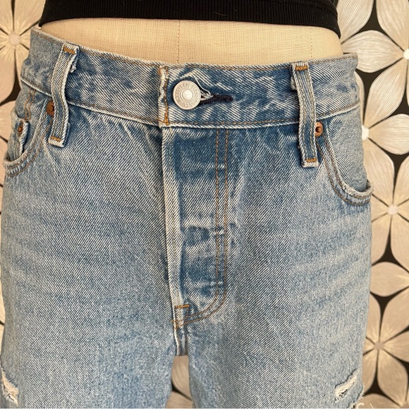 Levis 501 Button Up Ripped Jeans - Picture 6 of 6